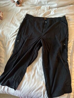 Lee Black Cargo Capris with Buttoned Pockets